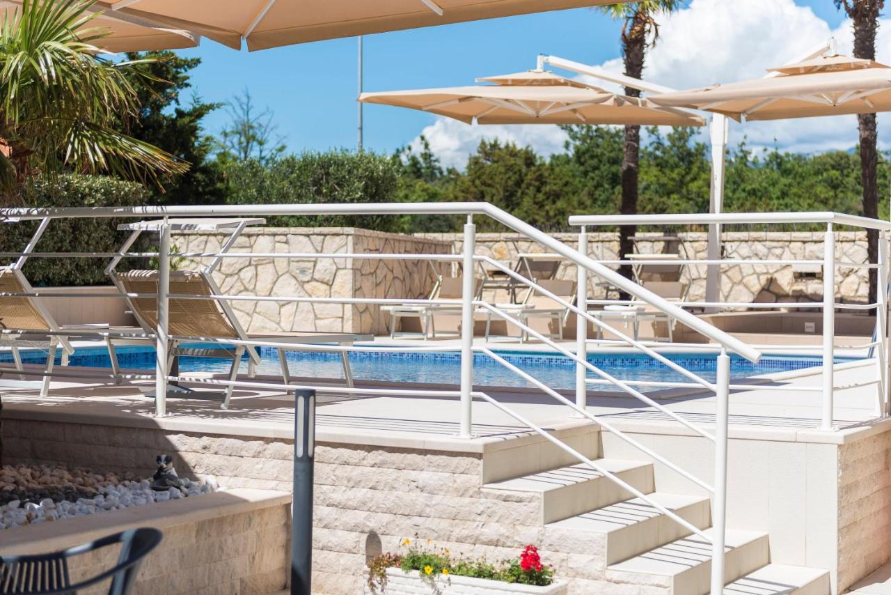 Апартаменты Pool Terrace Sea View Sarkic Новалья Экстерьер фото