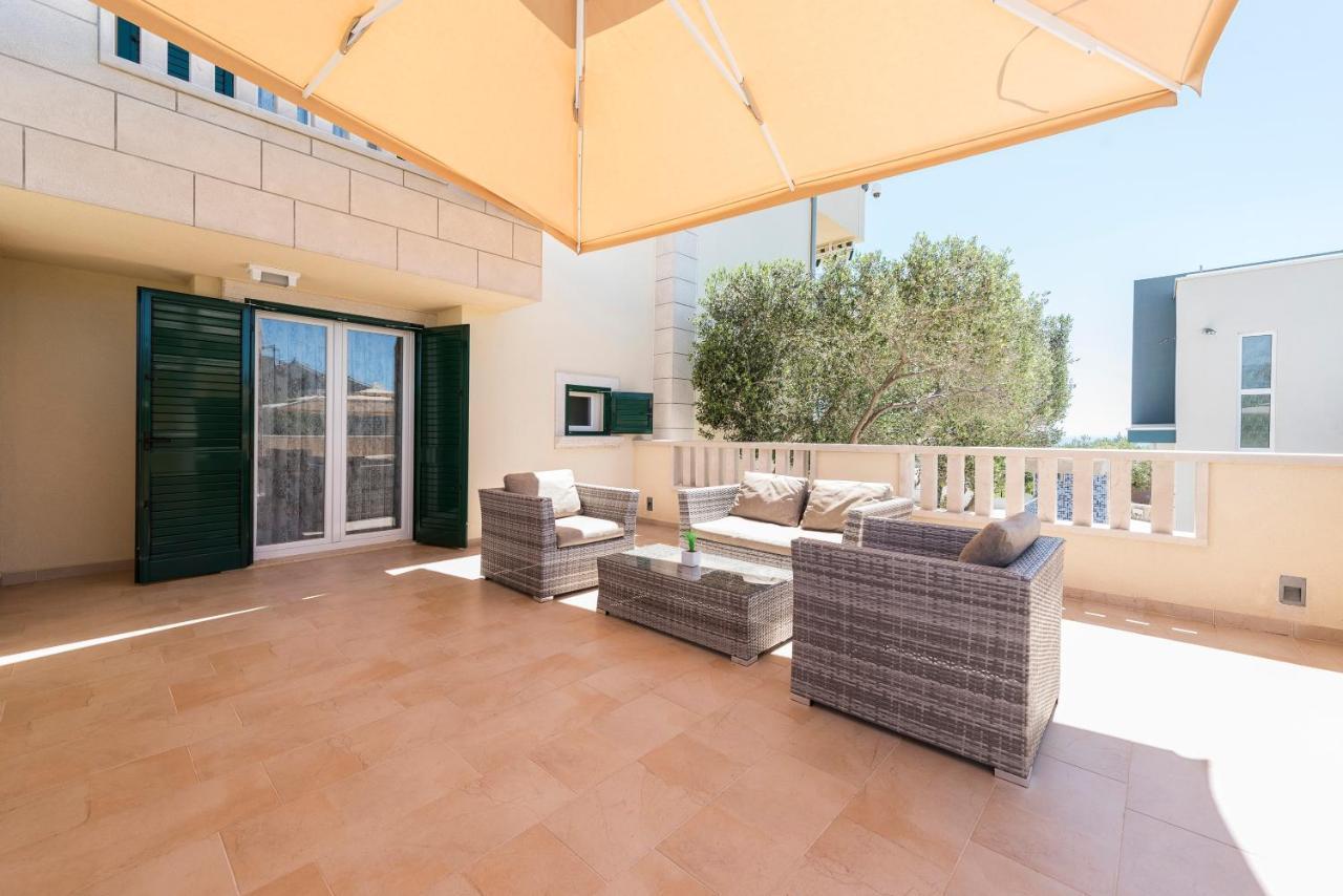 Апартаменты Pool Terrace Sea View Sarkic Новалья Экстерьер фото