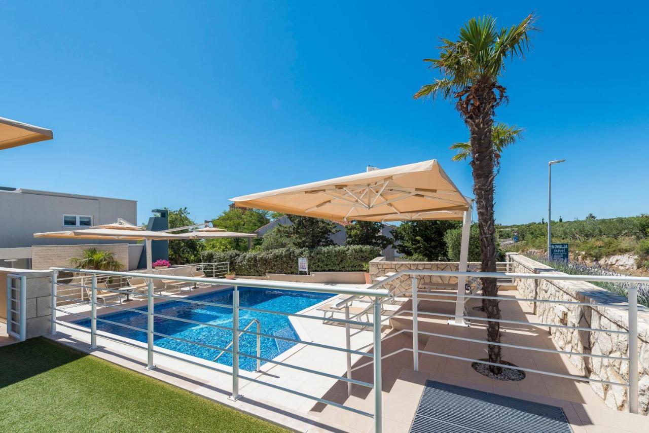 Апартаменты Pool Terrace Sea View Sarkic Новалья Экстерьер фото